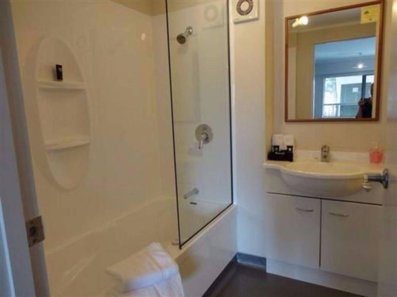 Asure Abode On Courtenay Motor Inn Ню Плимут Екстериор снимка