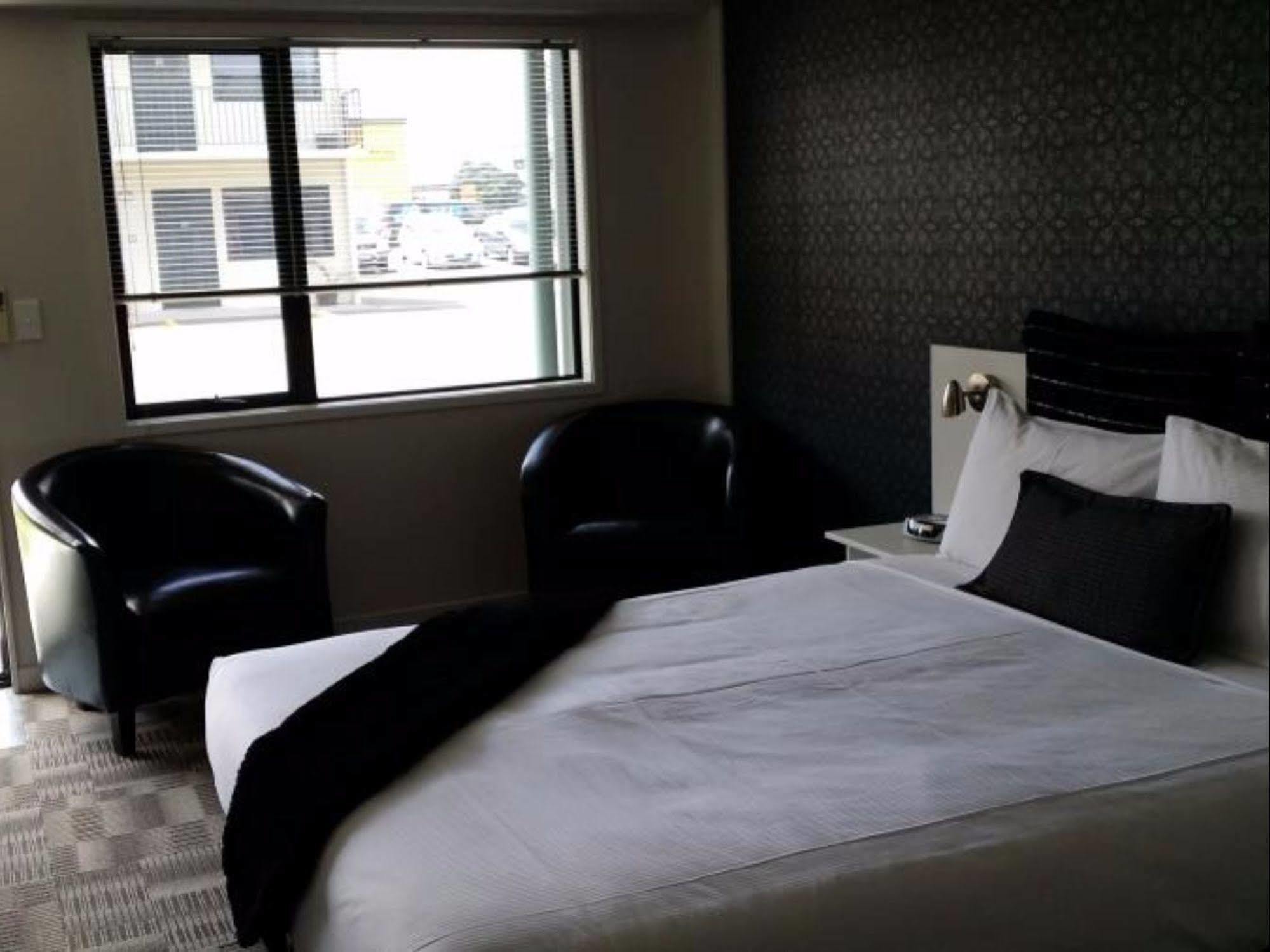 Asure Abode On Courtenay Motor Inn Ню Плимут Екстериор снимка
